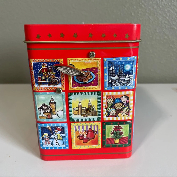 Christmas Tin Music Box - Picture 2 of 6